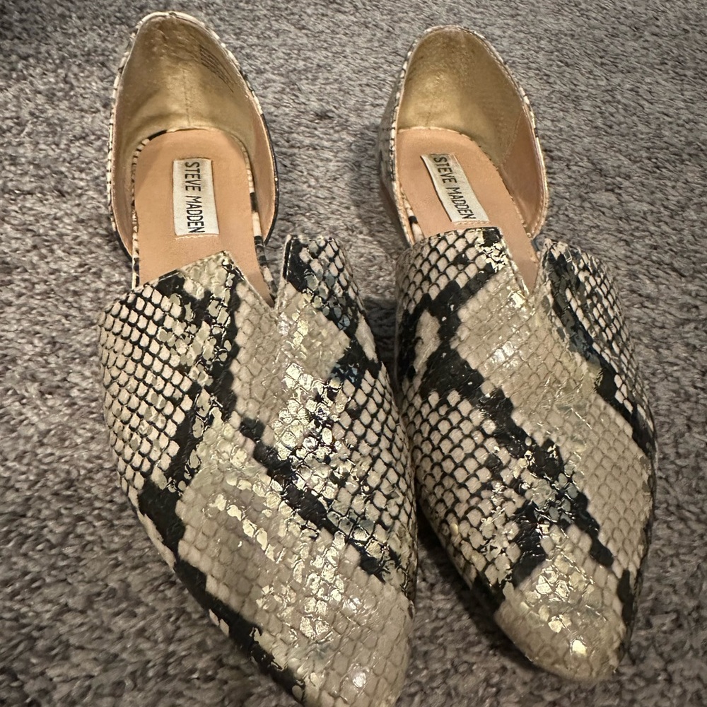 Steve Madden Black and Cream Snakeskin Flats